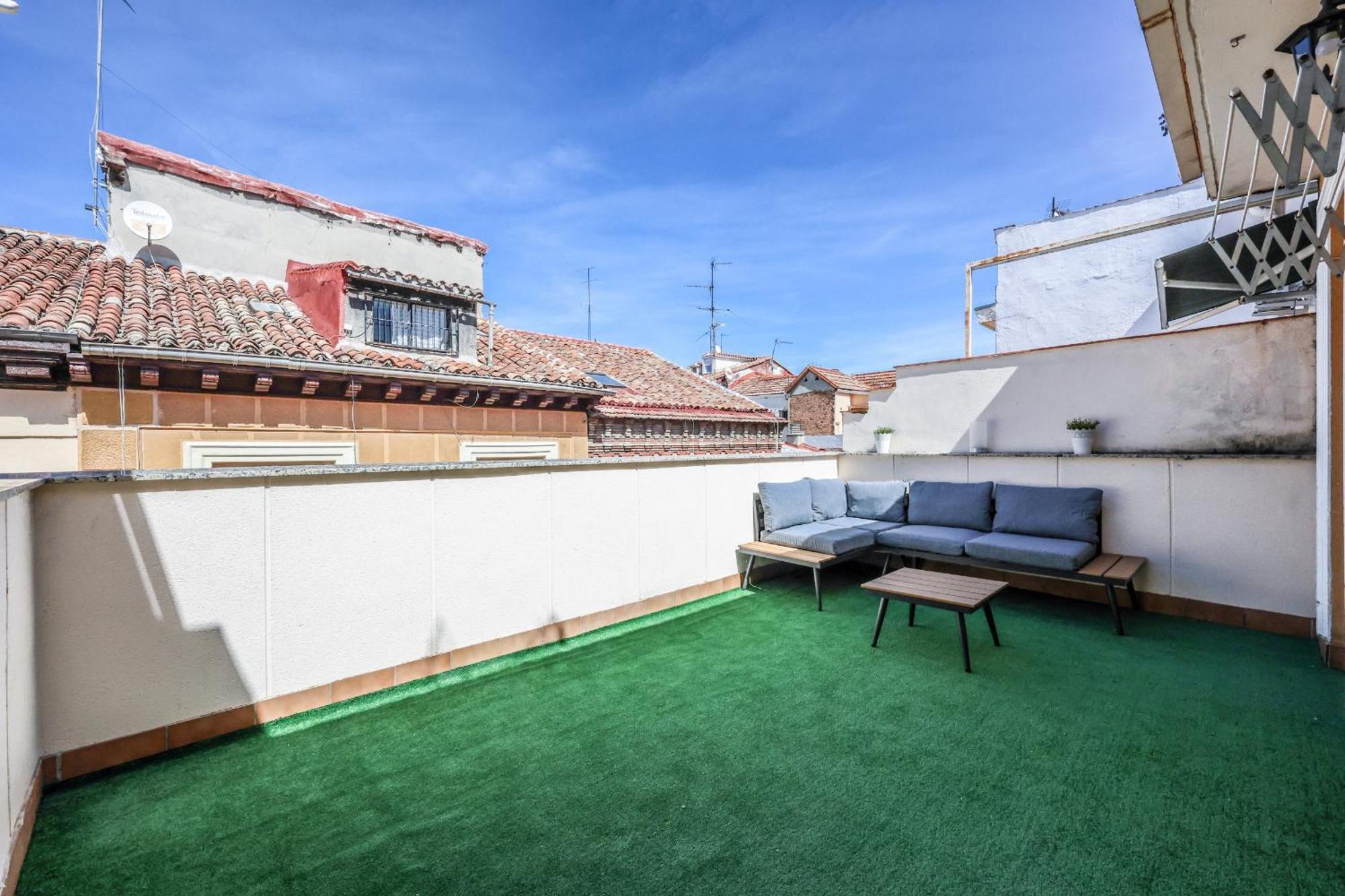 Atico Reformado Con Terraza En Tirso De Molina Para 4 Personas Alquiler Temporal Madrid Dış mekan fotoğraf