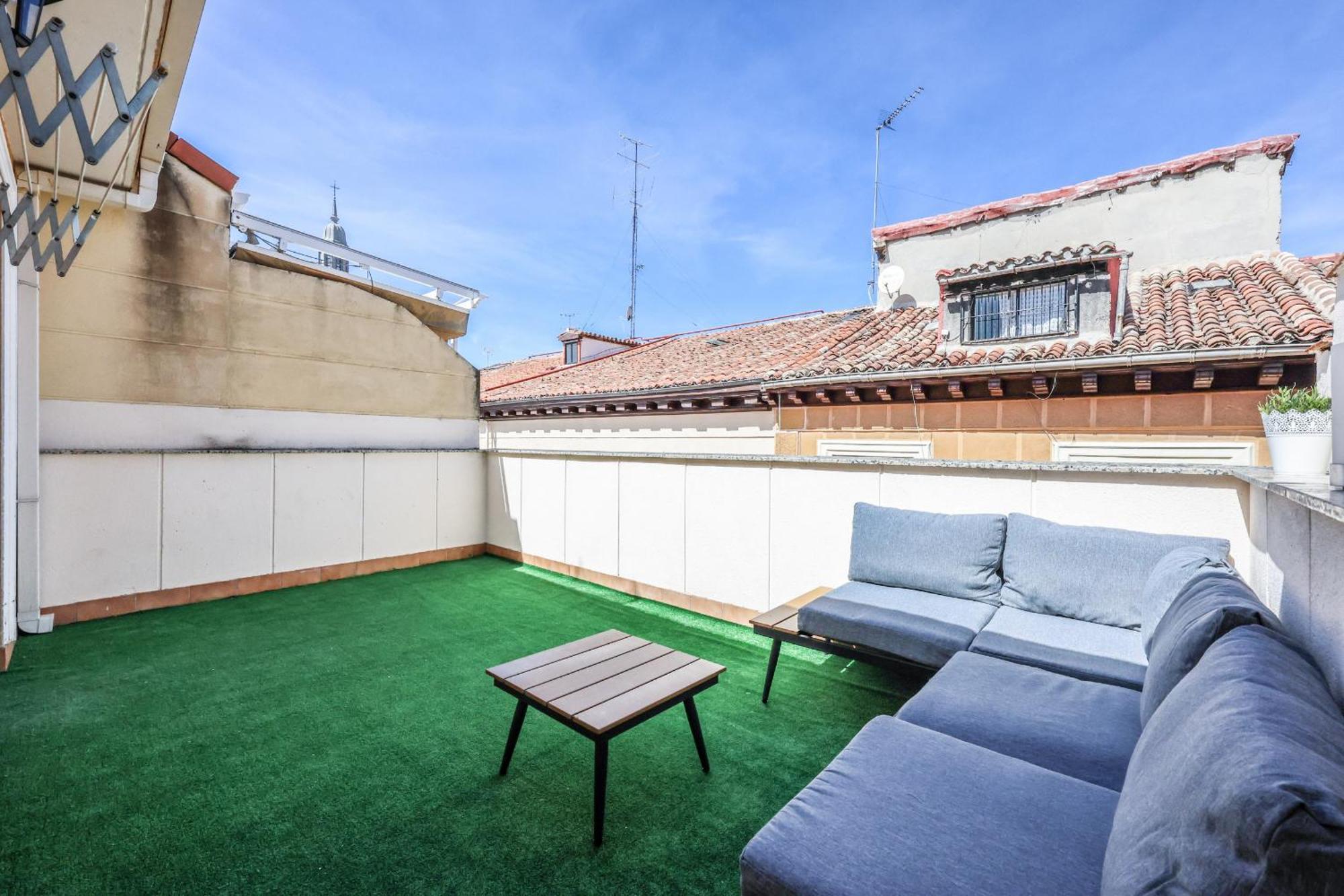 Atico Reformado Con Terraza En Tirso De Molina Para 4 Personas Alquiler Temporal Madrid Dış mekan fotoğraf