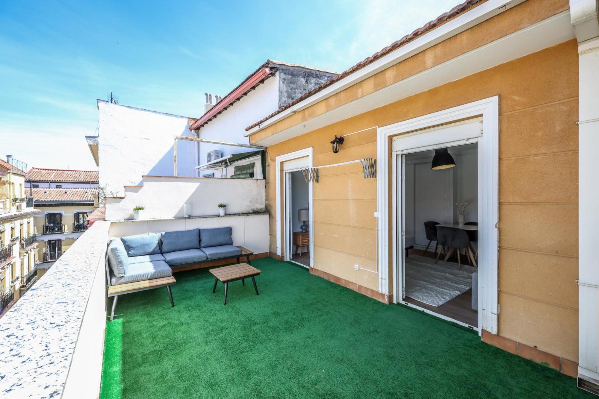 Atico Reformado Con Terraza En Tirso De Molina Para 4 Personas Alquiler Temporal Madrid Dış mekan fotoğraf